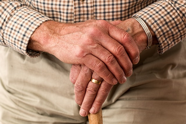 elderly-gb0c6b7701_640.jpg